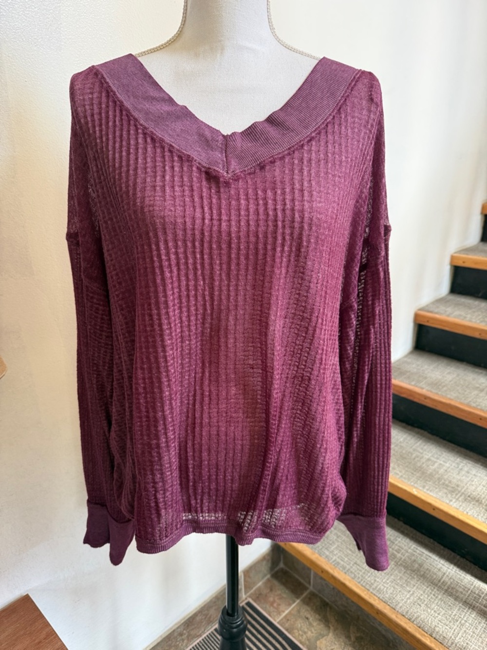 Relaxed V-Neck Ribbed Pullover in Deep Plum Large